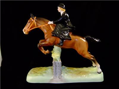 BESWICK HUNTSWOMAN HORSE FIGURINE E1105  