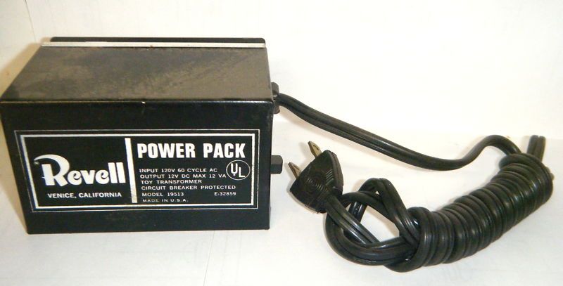 REVELL POWER PACK 120 VOLTS IN WITH AN OUTPUT OF 12 VDC  