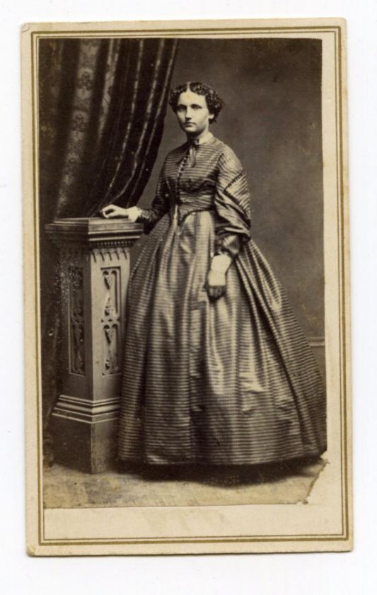 VESTIDO DE SEDA BRILLANTE GRANDE DE ARO Foto de cdv de la guerra 