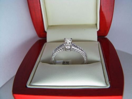 VINTAGE EMERALD CUT DIAMOND SOLITAIRE ENGAGEMENT RING  