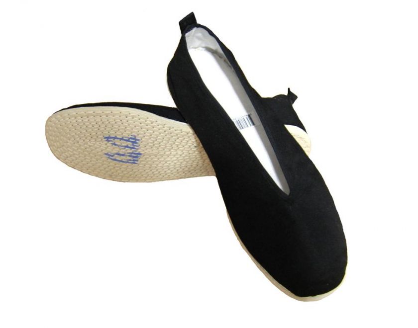 These are Mens Chinese traditional shoes. They are sometimes refered 