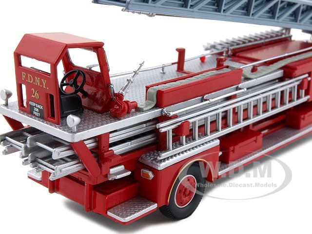 FDNY LADDER 26 AMERICAN LAFRANCE TDA ALF 900 1/64  