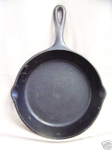 VINTAGE CAST IRON LODGE THREE NOTCH SKILLET VGC  