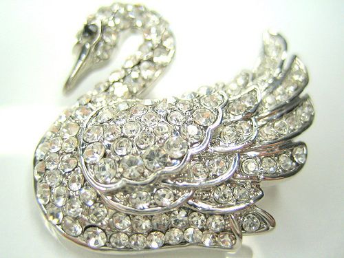 GORGEOUS VINTAGE PAVE SWAN CRYSTAL PIN BROOCH  