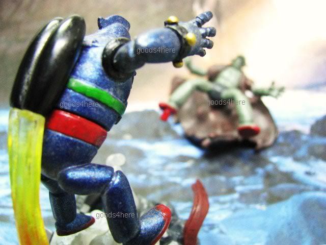 Space Monster Robot Fighting War Scene Figure Set C2  