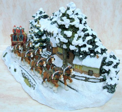 ANHEUSER BUSCH Holiday Scene Figurine Clydesdale CLYD15  