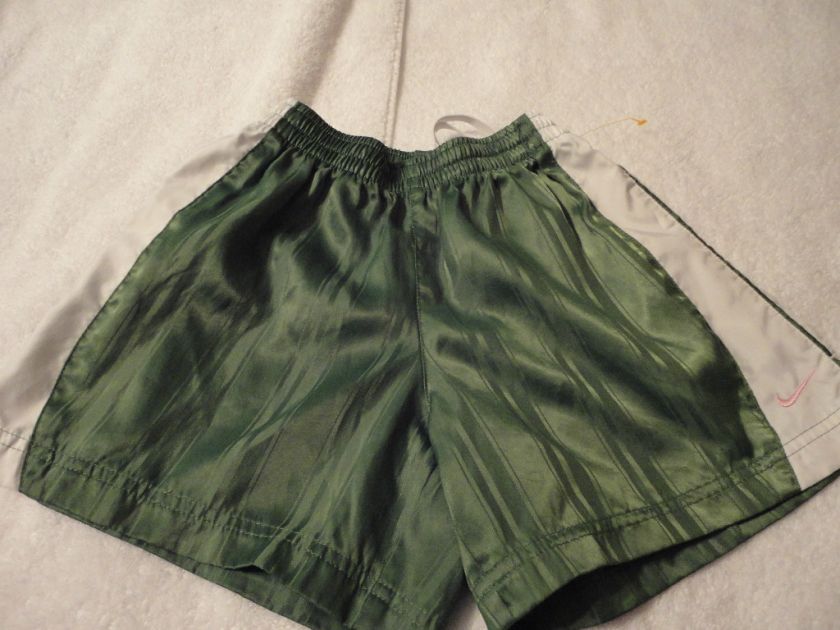 NIKE ATHLETIC GIRLS GREEN SHORTS SIZE MED (10 12)  