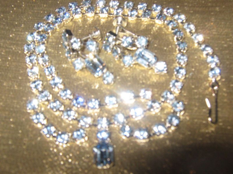 ESTATE VINTAGE BABY BLUE RHINESTONE JEWELRY SET LQQK  