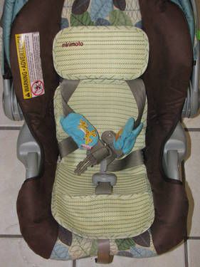 New Bamboo car seat mat keeps babys back cool and dry  