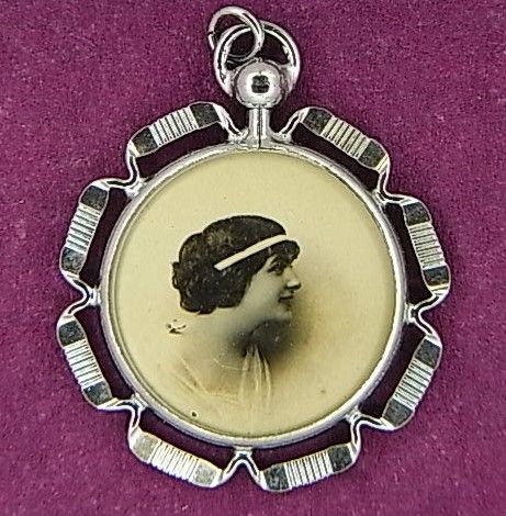 ART NOUVEAU MEMORY PENDANT JEWELRY ANTIQUE GERMAN QA59  