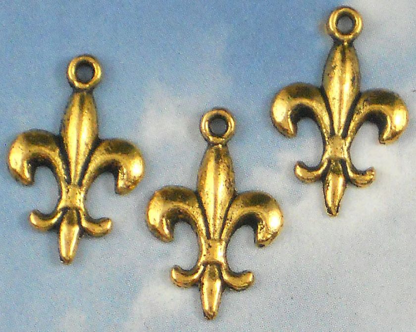 24 Tiny Antiqued Gold Fleur de Lis Charms   #P738  