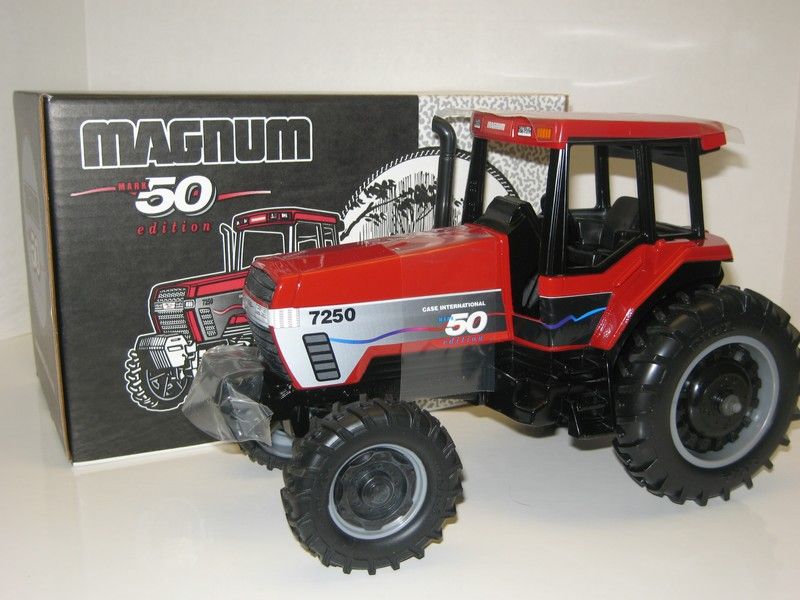 Up for sale is a 1/16 CASE IH 7250 Magnum Mark 50 Edition tractor. The 