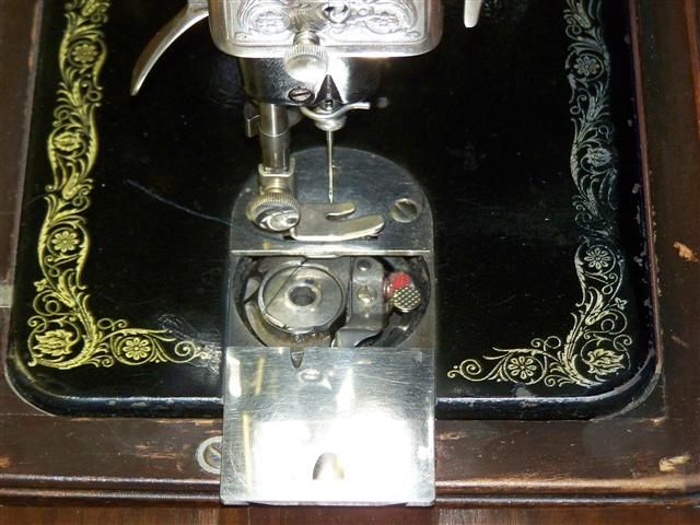 SINGER 99 SEWING MACHINE BENTWOOD CASE KEY TABLE ATTACHMENTS KNEE BAR 